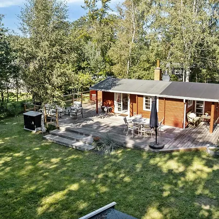 Timeless Atmosphere In A 50's Log House Vig