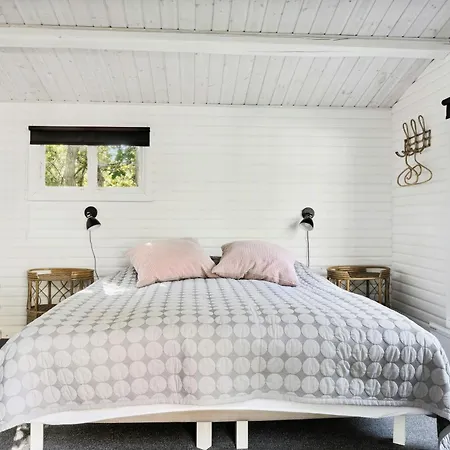 Timeless Atmosphere In A 50's Log House * Vig