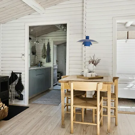 Timeless Atmosphere In A 50's Log House Semesterbostad