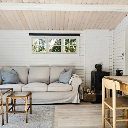 Semesterbostad Timeless Atmosphere In A 50's Log House Vig
