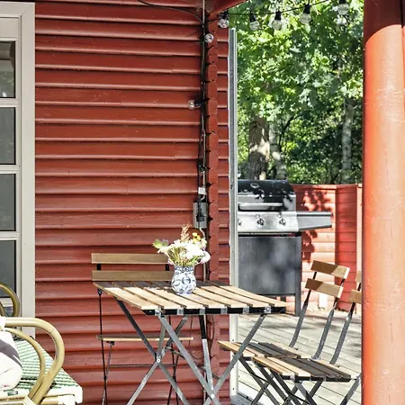 Timeless Atmosphere In A 50's Log House Vig