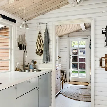 Timeless Atmosphere In A 50's Log House