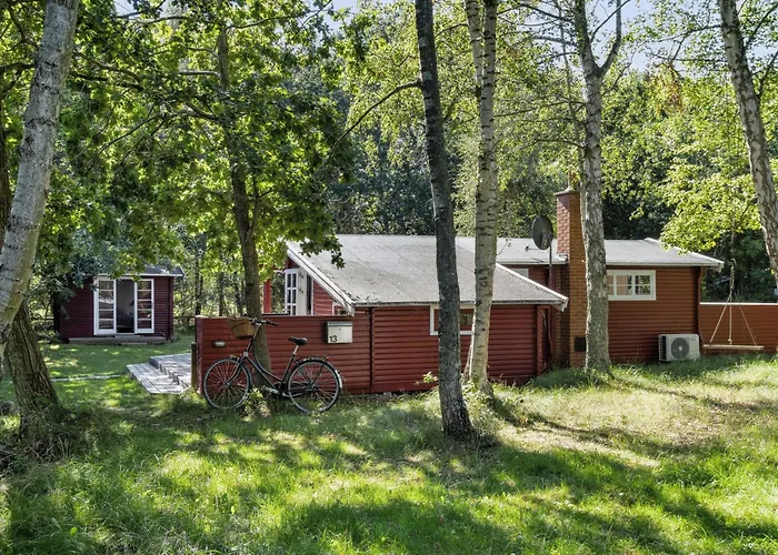 Timeless Atmosphere In A 50's Log House